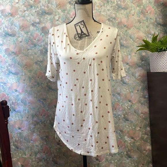 NWT Asymmetrical Maurice’s Tshirt - Picture 1 of 3